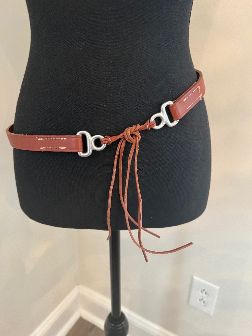 Women's Banana Republic Saddle Color Italian Leather Belt     Size: Small